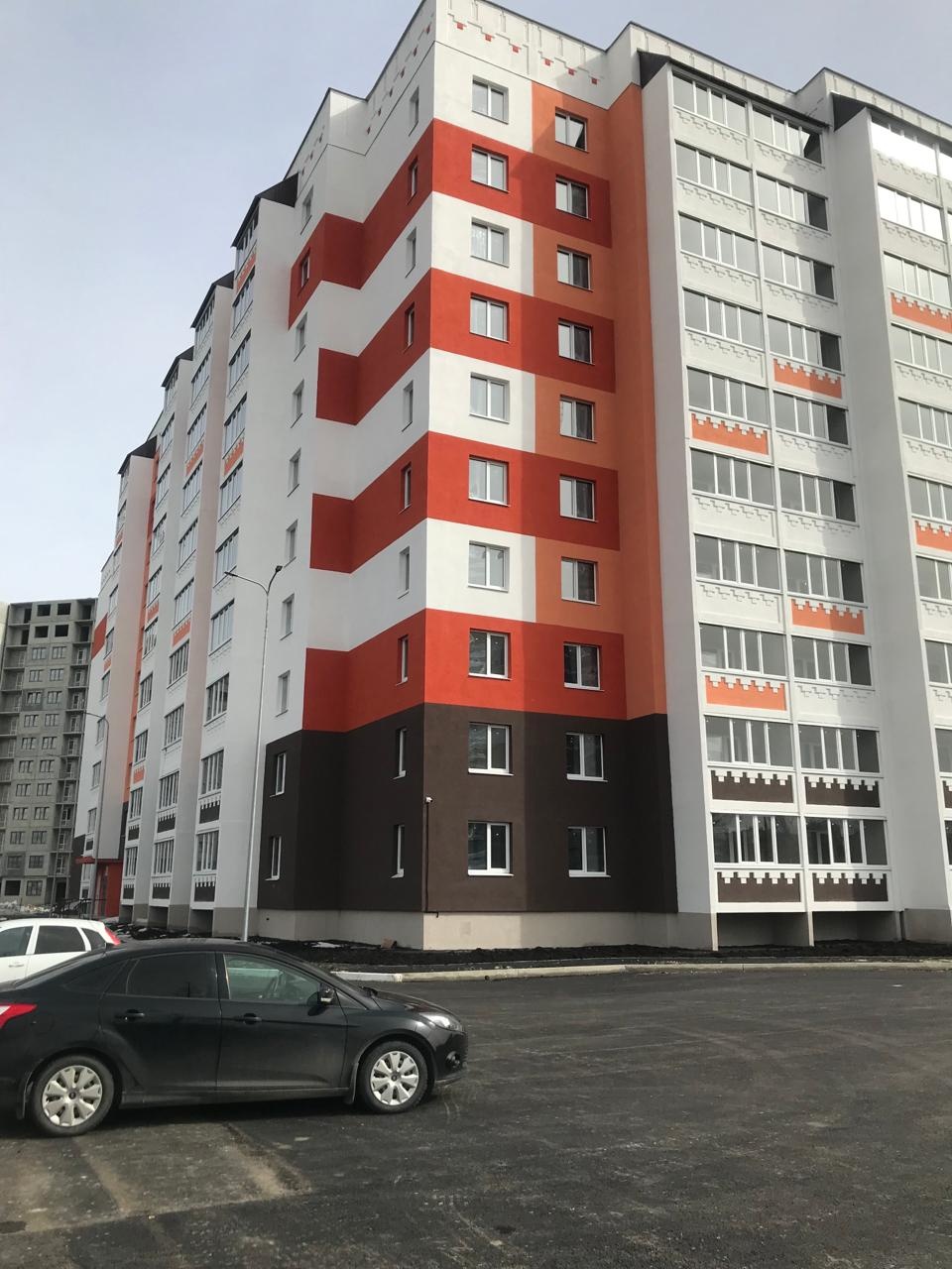 Продаются 1 комнатные квартиры по ул. Баталина 29 А  , корпус 1 , в ЖК Городские истории.
Дом 10 этажный ,панельный. СДАН в 2023 году .

В наличии 1 комнатные квартиры :
Общая площадь 42,43кв.м. , жилая площадь 19,10кв.м., кухня 9,20кв.м.. С/у совмещен , лоджия 4,71кв.м. Имеется выбор этажей и пла