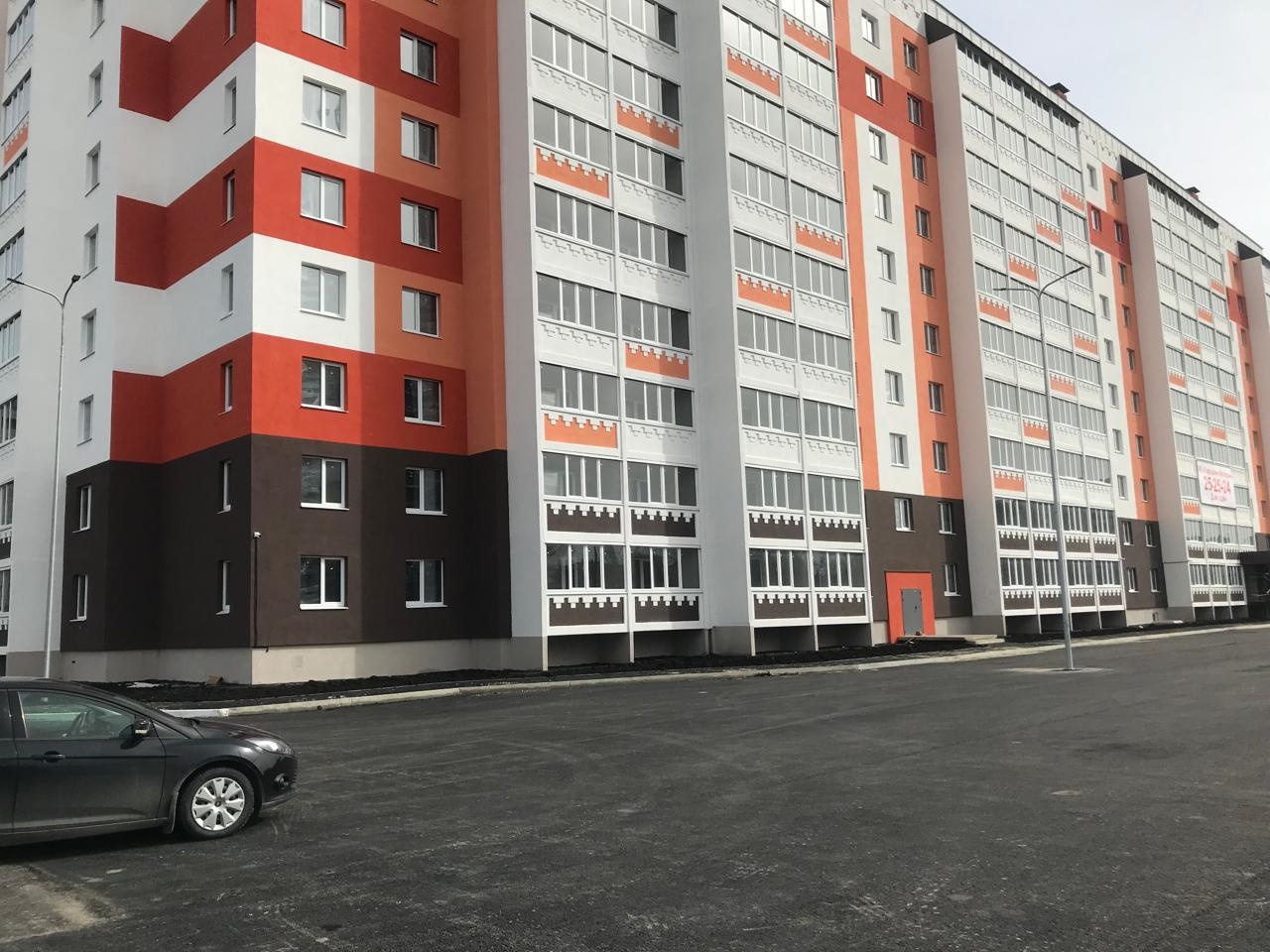 Продаются 1 комнатные квартиры по ул. Баталина 29 А  , корпус 1 , в ЖК Городские истории.
Дом 10 этажный ,панельный. СДАН в 2023 году .

В наличии 1 комнатные квартиры :
Общая площадь 39,69кв.м. , жилая площадь 13,98кв.м., кухня 13,43 кв.м.С/у совмещен , лоджия 5,17кв.м..  Имеется выбор этажей и п