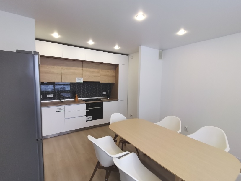 Продается 3 комнатная квартира ул. Яшиной 10  , С РЕМОНТОМ в ЖК «ЛУГОМЕТРИЯ» , район Арбеково . Монолитно-каркасный 18 этажный дом . ДОМ СДАН.

Квартира евро-формата :
Общая площадь  71,9 кв.м., Жилая  47,2кв.м.. Кухня 5,6кв.м. Сан. узел раздельный.

Квартира с готовым ремонтом: обои под покраску, л