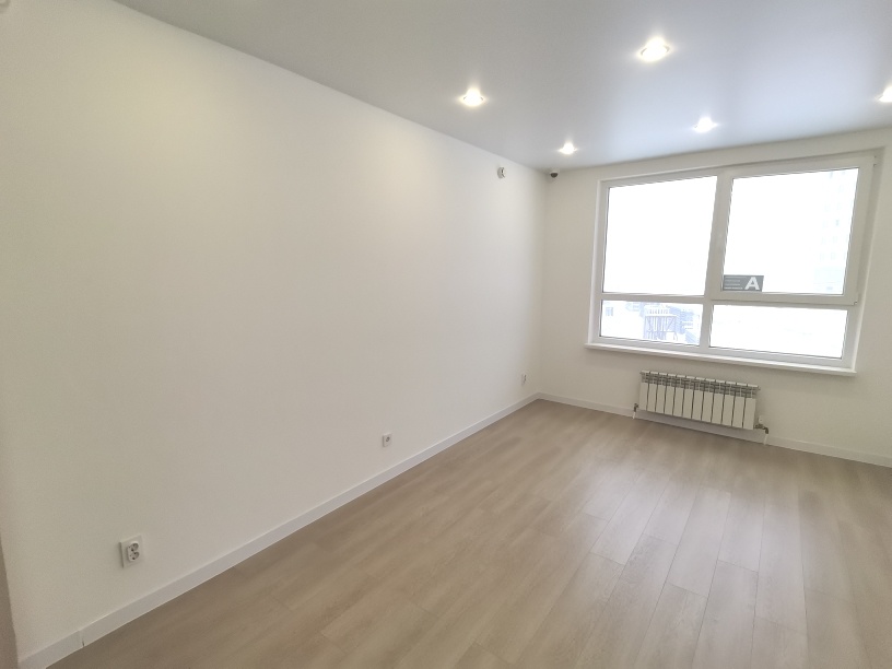 Продается 3 комнатная квартира ул. Яшиной 10  , С РЕМОНТОМ в ЖК «ЛУГОМЕТРИЯ» , район Арбеково . Монолитно-каркасный 18 этажный дом . ДОМ СДАН.

Общая площадь  83,1 кв.м., Жилая  41,9кв.м.. Кухня-гостиная 25,3кв.м. 2-а Сан. узла 

Квартира с готовым ремонтом: обои под покраску, ламинат 33 класса, нат