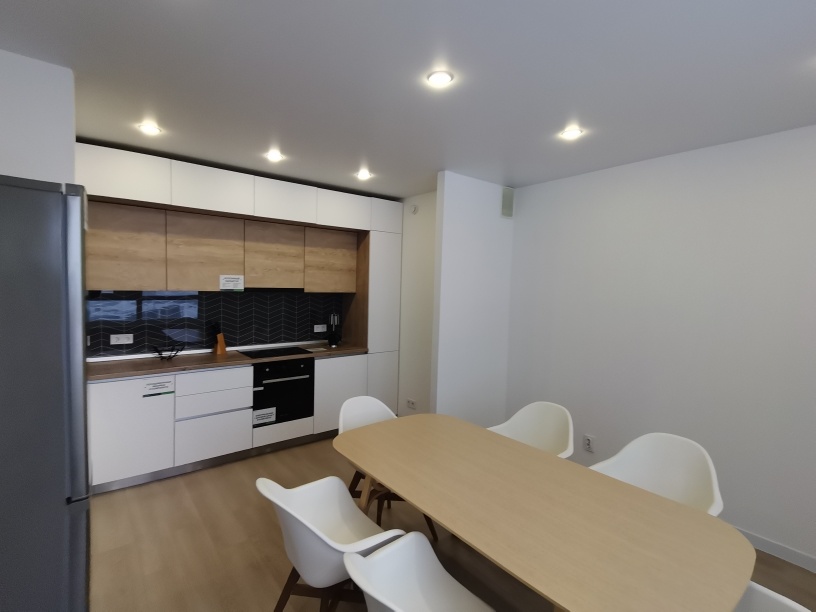 Продается 3 комнатная квартира С РЕМОНТОМ улица Генерала Глазунова 11 , в ЖК «Арбековская застава». , р-н Арбеково, ДОМ СДАН.
Квартира в 18 этажном панельном доме , класса энергоэффективности дома A +

Общая площадь 70,34 кв.м.,комнаты  15,83 / 12,3 / 12,37 кв.м.,кухня 10,52 кв.м,2 сан. узла совмеще