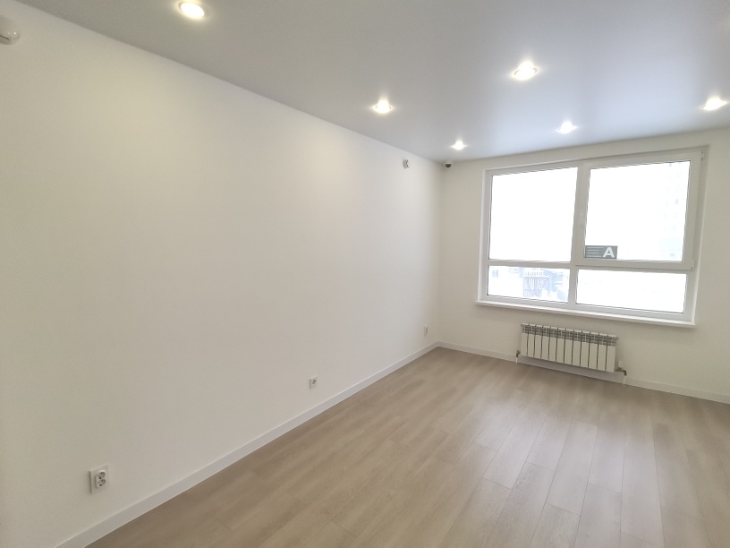 Продается 3 комнатная квартира С РЕМОНТОМ улица Генерала Глазунова 11 ,   в ЖК «Арбековская застава». , р-н Арбеково, ДОМ СДАН.
Квартира в 18 этажном панельном доме , класса энергоэффективности дома A +

Общая площадь 79,14 кв.м.,комнаты  17,27 / 17,03 кв.м.,кухня 6,51 кв.м, 1 сан. узел раздельный. 