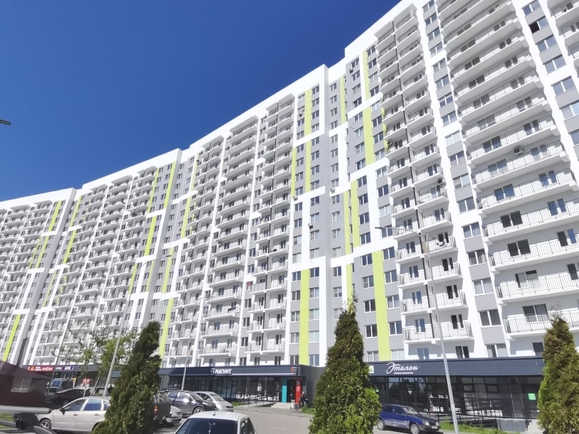 Продается 3 комнатная квартира по ул. Генерала Глазунова 6 , в ЖК «Арбековская застава». , р-н Арбеково, ДОМ СДАН .
Квартира в 18 этажном панельном доме , класса энергоэффективности дома A +

Общая площадь 78,4 м2. Жилая площадь 48,68 м2. Кухня 10,6. м2. 

В квартире выполнена КАЧЕСТВЕННАЯ ЧЕРНОВАЯ 