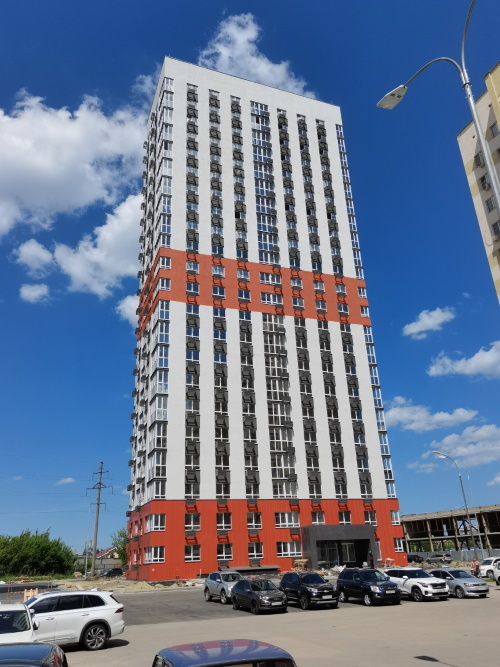 Продается 1 комнатная квартира ул. Олимпийская  9, ЖК Петровский квартал 

Жилой комплекс «Петровский квартал» . Новый  одноподъездный  22-этажный монолитно-кирпичный дом по ул. Олимпийская . ДОМ СДАН.

В наличии  1 комнатная квартира :
Общая площадь 48,61 кв.м. . Жилая площадь 15,36 кв.м.. Кухня 16