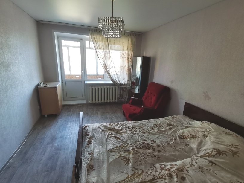 Сдам 2 комнатную квартиру по ул. Чаадаева 99 ,  на длительный срок . 

Комнаты изолированные 12 кв.м. и 16 кв.м. , балкон застеклен . Квартира в хорошем состоянии : линолеум , натяжные потолки , пластиковые окна . 

Есть все для комфортного проживания.

Рядом школа , детский сад , остановка , торгов