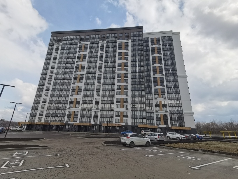 Продается Студия по ул. Баталина 31 , ЖК «Новобережье» , в районе ГПЗ-24, около набережной р.Сура . 
Новый , 16-этажный панельный дом , построенный по новым технологиям . ДОМ СДАН .

Общая площадь 29,85 кв.м..  Жилая 15,29 кв.м..  Кухня 4,68 кв.м..  С/у совмещенный. Лоджия 3,18 кв.м... 

Возможно пр