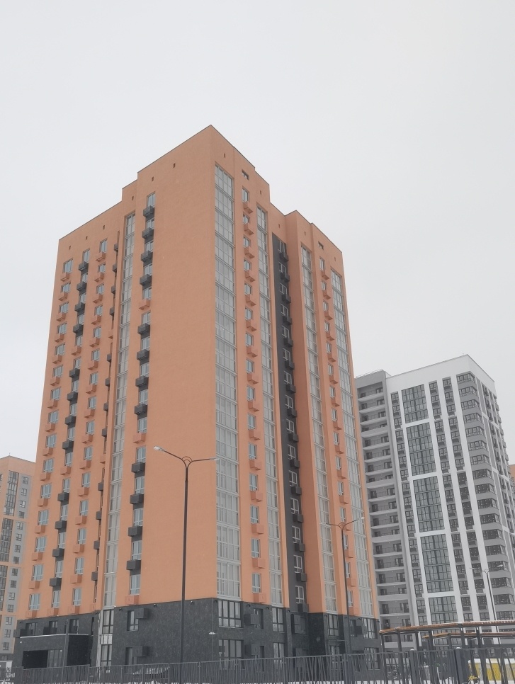 Продается 3 комнатная квартира по ул. Щербакова 69, в ЖК Баланс . Ближнее Арбеково , за ТЦ Коллаж .
Дом 17-ти этажный , кирпичный , класса «Комфорт +» . ДОМ СДАН.

В наличии 3 комнатная квартира :
Общая площадь 93,9 м2 . Жилая площадь 49,3 м2 . Кухня 15,8 м2 .Лоджия 4,7 м2

Отделка White-box . В