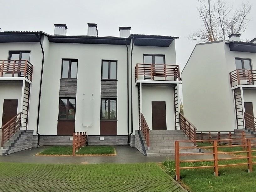 Продаются Таунхаусы, 3-й проезд  Достоевского 18 , в ЖК «Лайм Парк» .Дома Сданы.

Общая площадь : 89,9 кв.м.. 
1 этаж : Кухня гостиная  25,5 кв.м. с выходом на участок , сан/узел , прихожая 10,1 кв.м.
2 этаж : Две Спальни 14,3 кв.и 10,5 кв.м  с балконами , сан/узел 7,7 кв.м.
Подвальное помещение : в