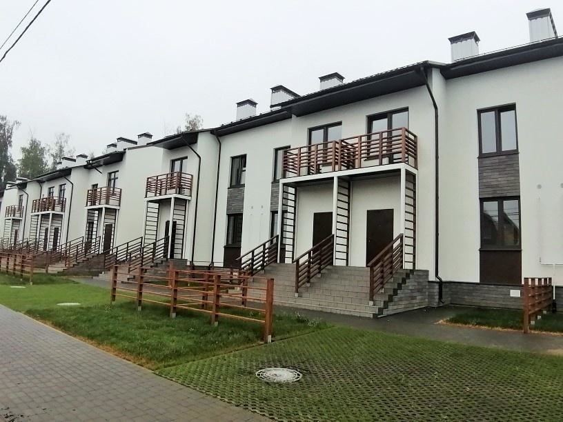 Продаются Таунхаусы, 3-й проезд  Достоевского 18 , в ЖК «Лайм Парк» .Дома Сданы.

Общая площадь : 83 кв.м.. 
1 этаж : Кухня гостиная  22,1 кв.м. с выходом на участок , сан/узел , прихожая 10,1 кв.м.
2 этаж : Две Спальни 12,2 кв.и 10,5 кв.м  с балконами , сан/узел 6,5 кв.м.
Подвальное помещение : выс