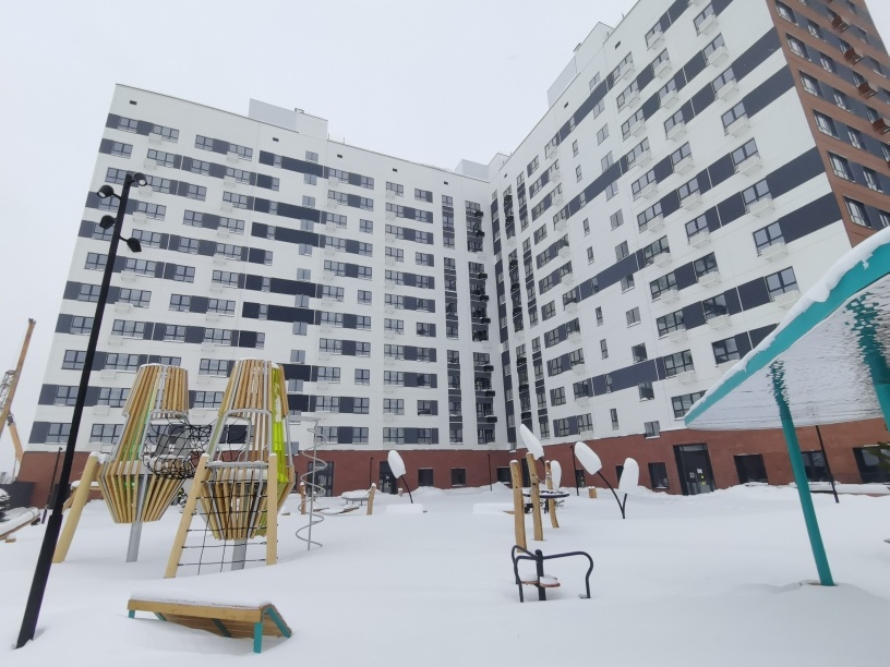 Продается Студия ул. Баталина 32 к.5  ,в ЖК Новобережье , ДОМ СДАН..
Дом кирпично-монолитный , 12 этажный .

В наличии Студия
Общая площадь 28,4 кв.м.. Комната 10,74 кв.м. .Кухня 5,08 кв.м..Лоджия 3,54 кв.м.

Полы: – в санузлах – гидроизоляция с заведением на стены, полусухая стяжка из цементно-песч