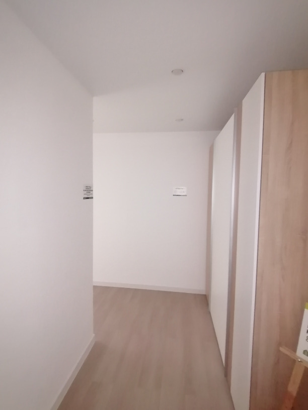 Продается 2 комнатная квартира ул. Яшиной 20 , С РЕМОНТОМ в ЖК «ЛУГОМЕТРИЯ» , район Арбеково . Монолитно-каркасный 18 этажный дом . ДОМ СДАН.

Общая площадь 52.85 кв.м.. Жилая площадь 29,87 кв.м.. Кухня 11 кв.м.. С/у совмещенный . Имеется выбор этажей и планировок.

Квартира с готовым ремонтом: обои