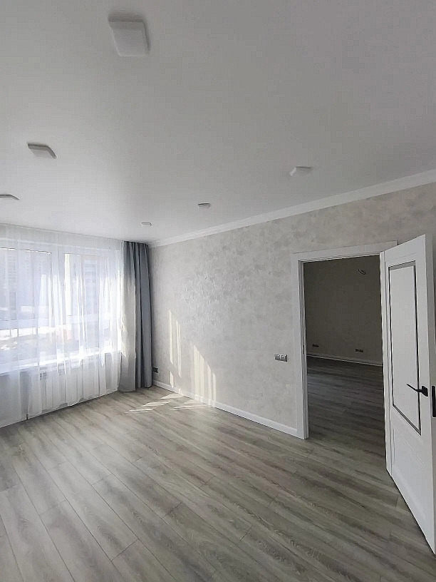 Продается 1 комнатная квартира по ул. Бутузова 5 , С РЕМОНТОМ  , в ЖК «Арбековский Парк» .
Дом 18 этажный , монолитно-кирпичный. СДАН в 2025 году .

Квартира на 7 этаже . Общая площадь 37 кв.м. , комната 13,99 кв.м., кухня 13,07 кв.м. С/у совмещен , лоджия 3,96 кв.м..
В квартире СДЕЛАН ПОЛНЫЙ РЕМОНТ