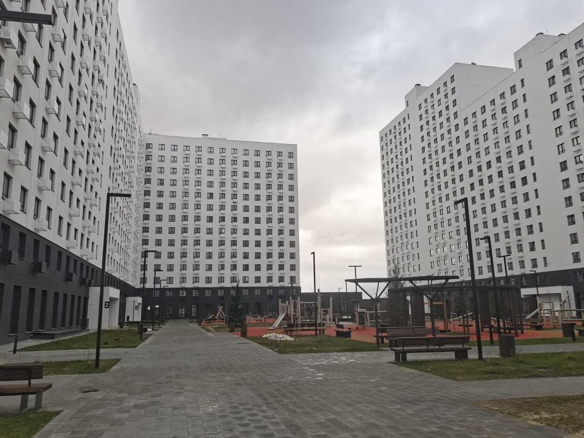 Продается 1 комнатная квартира ул. Яшиной 20 , С РЕМОНТОМ в ЖК «ЛУГОМЕТРИЯ» , район Арбеково . Монолитно-каркасный 18 этажный дом . ДОМ СДАН.

Общая площадь 34,23 кв.м.. Жилая площадь 15,8 кв.м.. Кухня 10,22кв.м.. С/у совмещенный . Имеется выбор этажей и планировок.

Квартира с готовым ремонтом: обо