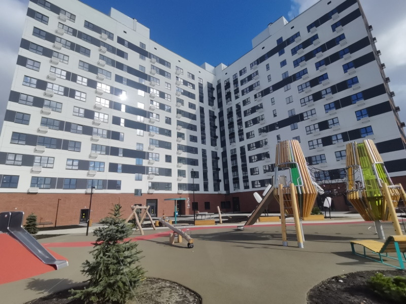 Продается 3 комнатная квартира евро-формата ул. Баталина 32 к.5  ,в ЖК Новобережье , ДОМ СДАН..
Дом кирпично-монолитный , 12 этажный .

В наличии 3 комнатная квартира
Общая площадь 78,61 кв.м.. Жилая площадь 51,59 кв.м. .Кухня 7,8 кв.м..Лоджия 3,8 кв.м.

Полы: – в санузлах – гидроизоляция с заведени