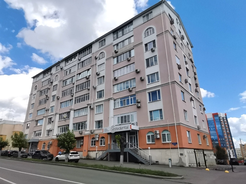 Продается 3 комнатная квартира по ул. Куйбышева 18А . 
Дом бизнес класса 2010 года постройки , кирпичный , 8 этажный ,расположенный в самом центре города.

Этаж 4 .
Общая площадь квартиры 190,6 кв.м. плюс 2-е лоджии 4,6 и 6,8 кв.м.
Жилая площадь 131,3 кв.м , три комнаты 40 кв.м , 43,8 кв.м и 47,5 кв
