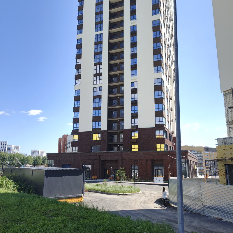 Продается 1комнатная квартира по ул. 65 Летия Победы 14 Б , в ЖК «Рассвет» .
22-х этажный монолитно-кирпичный дом 2026 года постройки .  ДОМ СДАН,

В наличии 1 комнатная квартира
Общая площадь 39,72 кв.м. , Комната 14,14 кв.м. . Кухня-гостиная 17,12 кв.м.

Черновая отделка .
Все виды оплаты: наличны